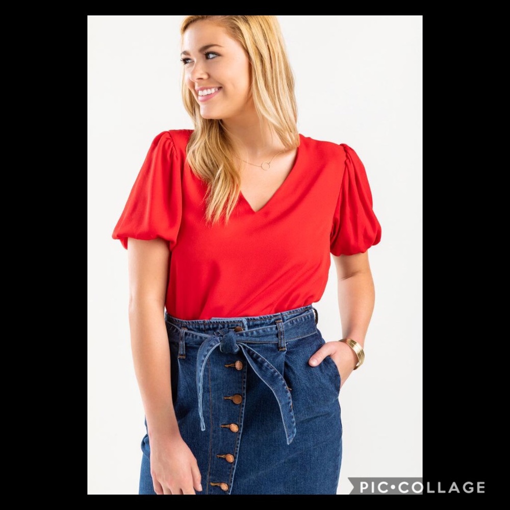 Francesca’s Levanne Puff Sleeve Top 😍🌹